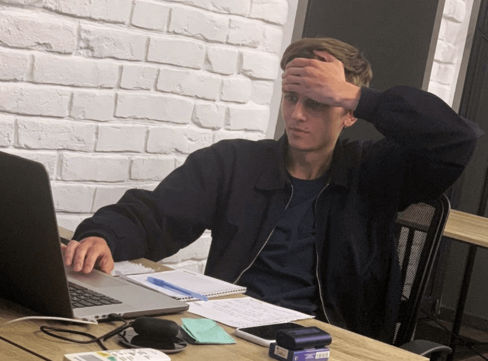 Bogdan pretends to have a headache so he can be allowed to go home - Photo